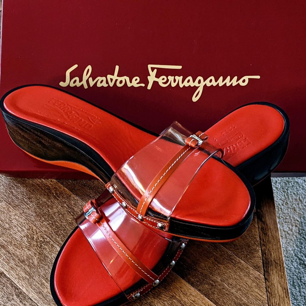 Salvatore Ferragamo Carlyn Wood Wedge Sandals SZ 9